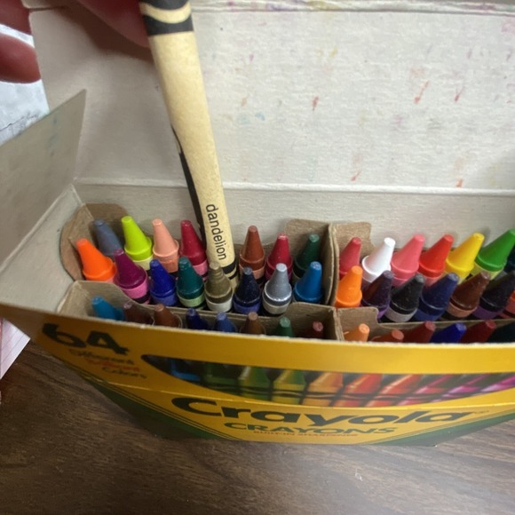 Vintage 1994 Crayola 64 box Crayons w Sharpener New And UNUSED - Picture 6 of 7